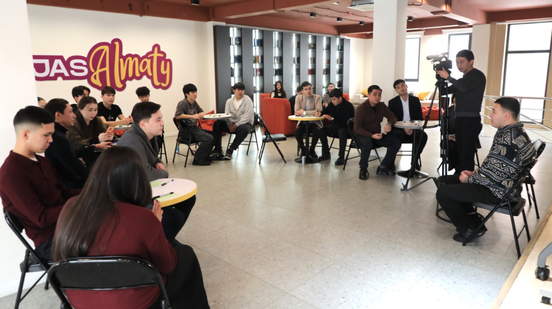 Жастар Конституцияның жаңа жобасын талқылады