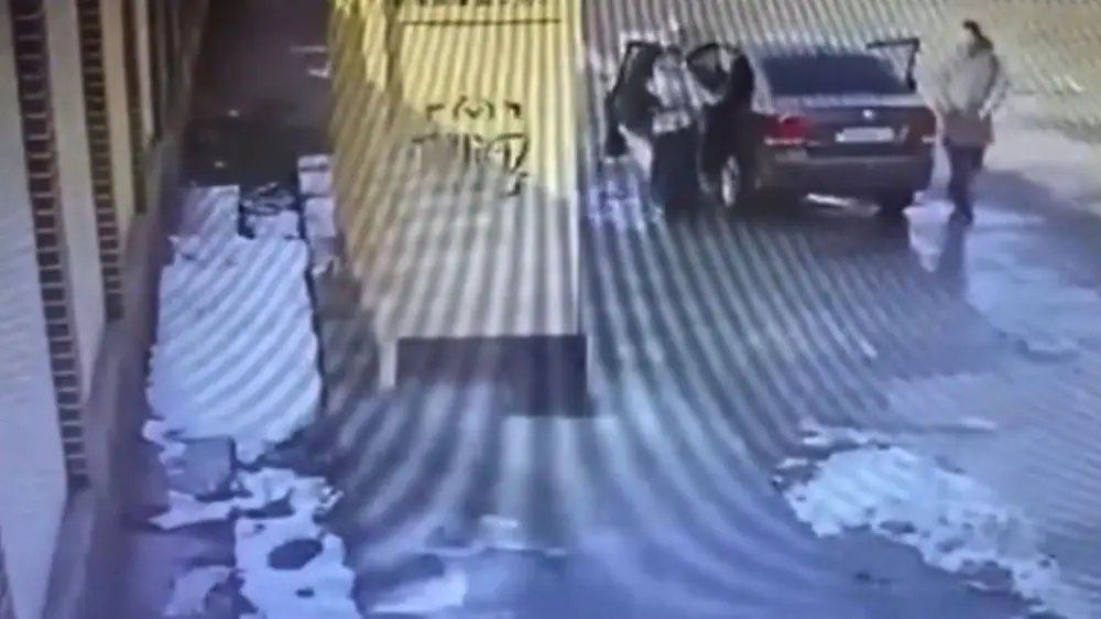 Таразда белгісіз ер адамдар 13 жастағы қызды ұрлап әкетпек болған