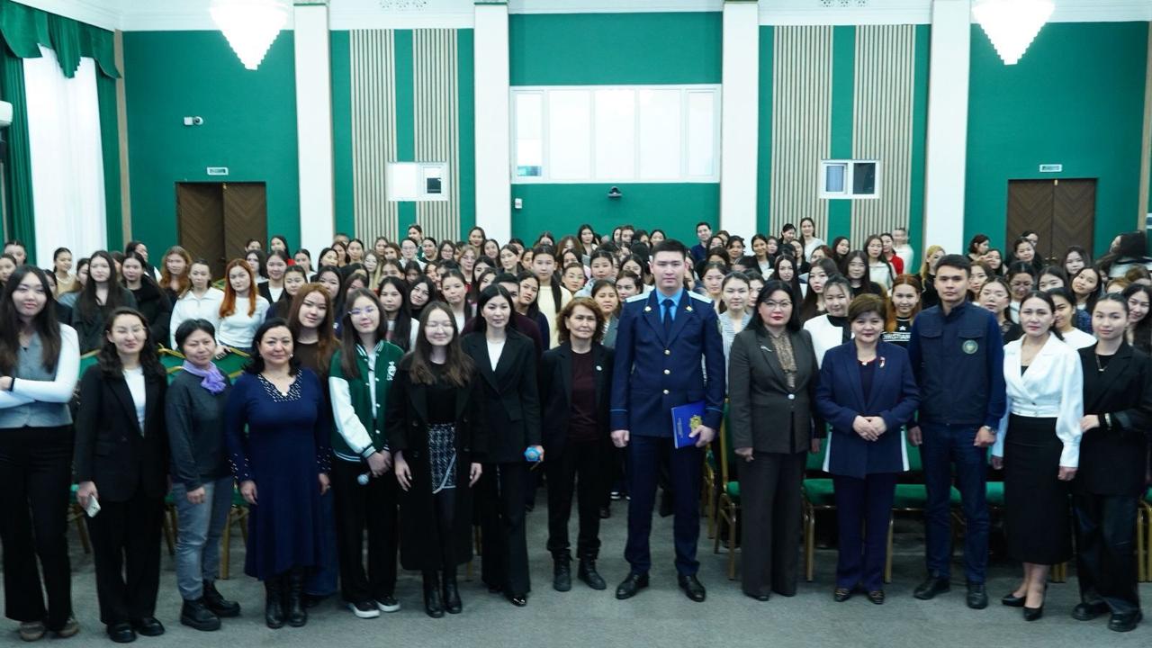Алматыда жастарға арналған "Заң және тәртіп: қоғам талаптары" кездесуі ұйымдастырылды