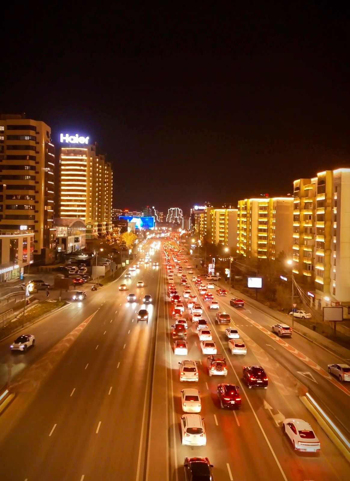 Алматының Медеу ауданында 49 тұрғын үй мен жолайрықтың сәулеттік жарықтандыруы жаңартылды