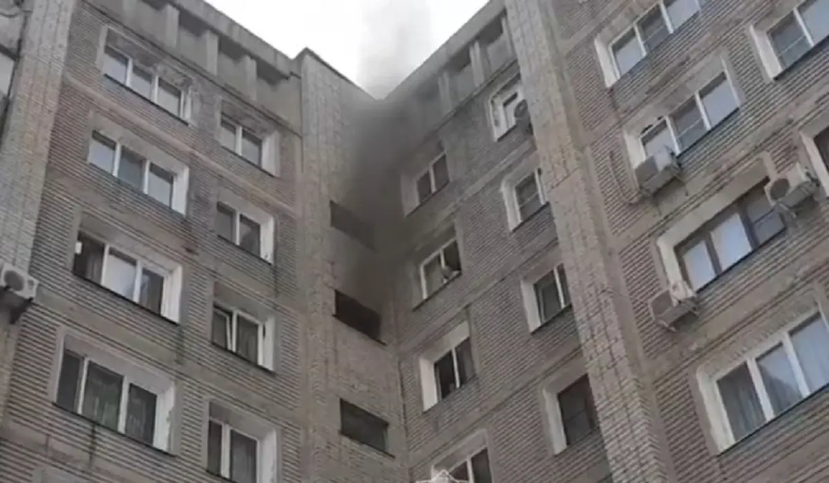 7 адам тірідей жанып кете жаздады: Семейде тұрғын үйдегі өрт ауыздықталды