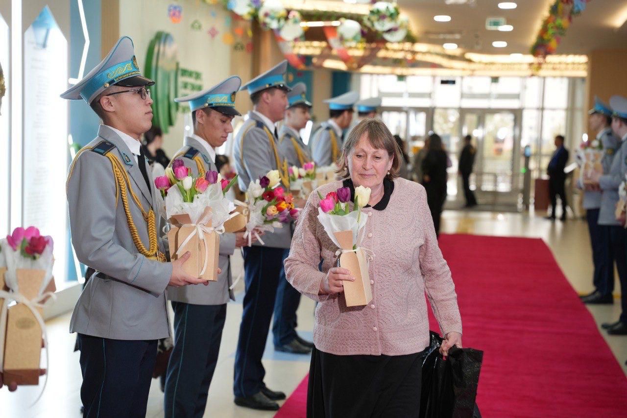 Алматыда педагогика ардагерлеріне арналған “Алғыс айтар ұрпақ бар” атты салтанатты концерт өтті