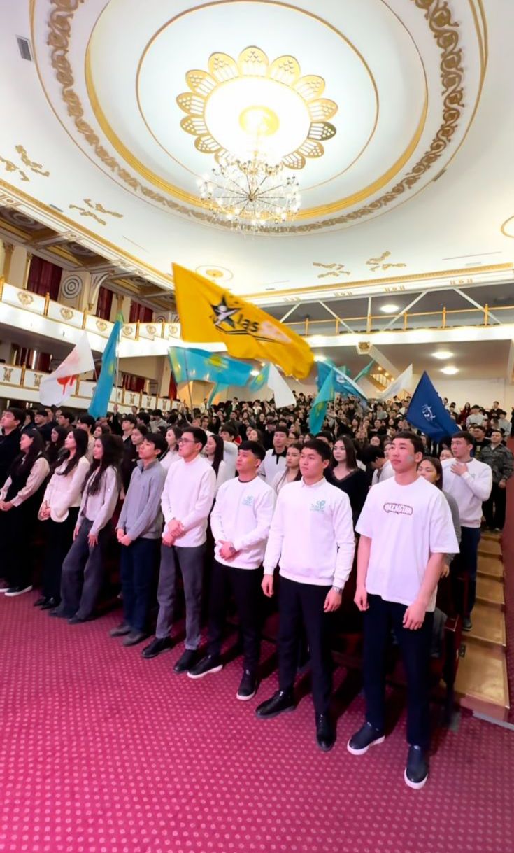 Жастар белсенділікті таңдайды: Алматыда референдумды қолдауға арналған бастамалар басталды