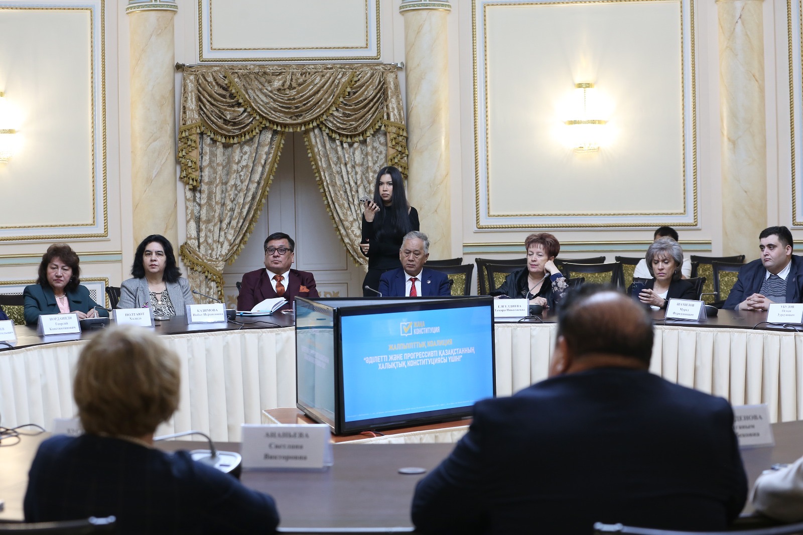 Алматыда этномәдени бірлестіктер өкілдері референдумды қолдады