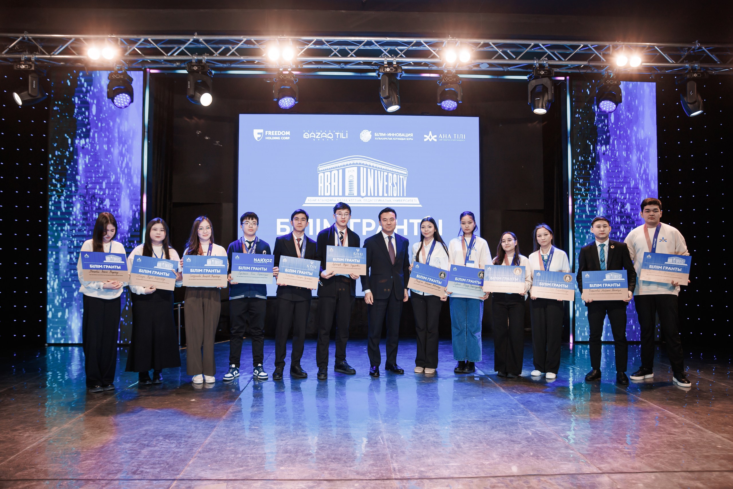 Астанада «Ана тілі» республикалық зияткерлік олимпиадасының жеңімпаздары марапатталды