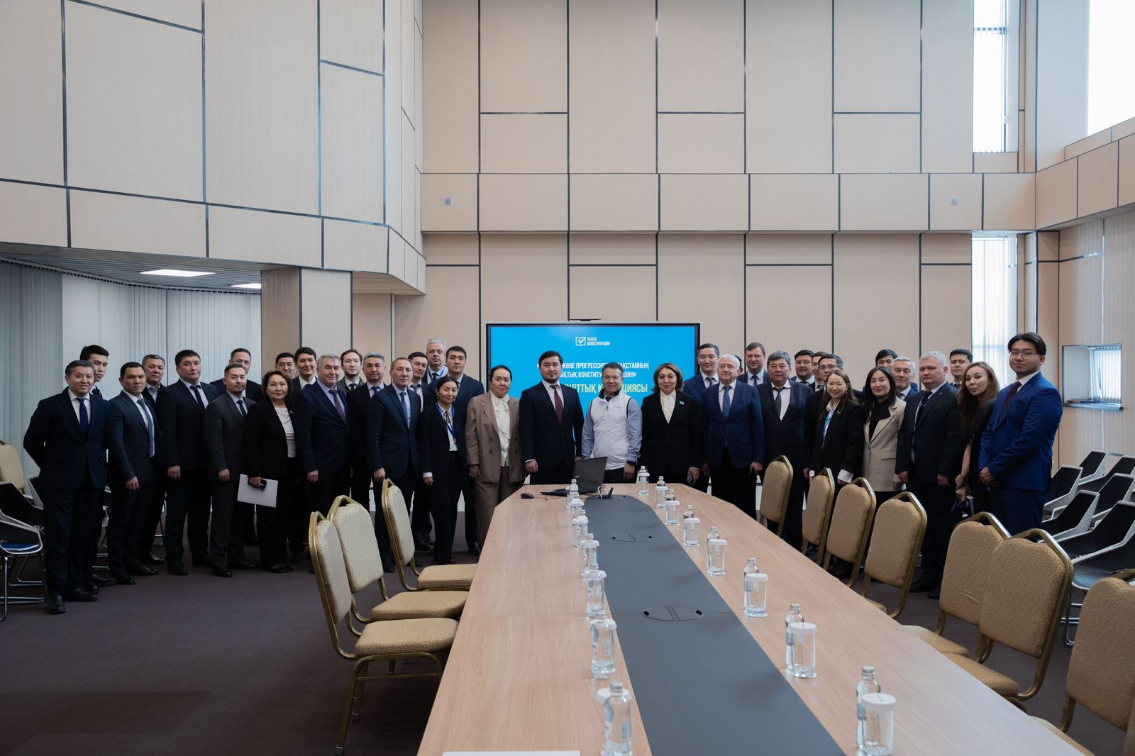 Сенатор Бибігүл Жексенбай референдум қарсаңында "Қазатомөнеркәсіп" ұжымымен кездесті