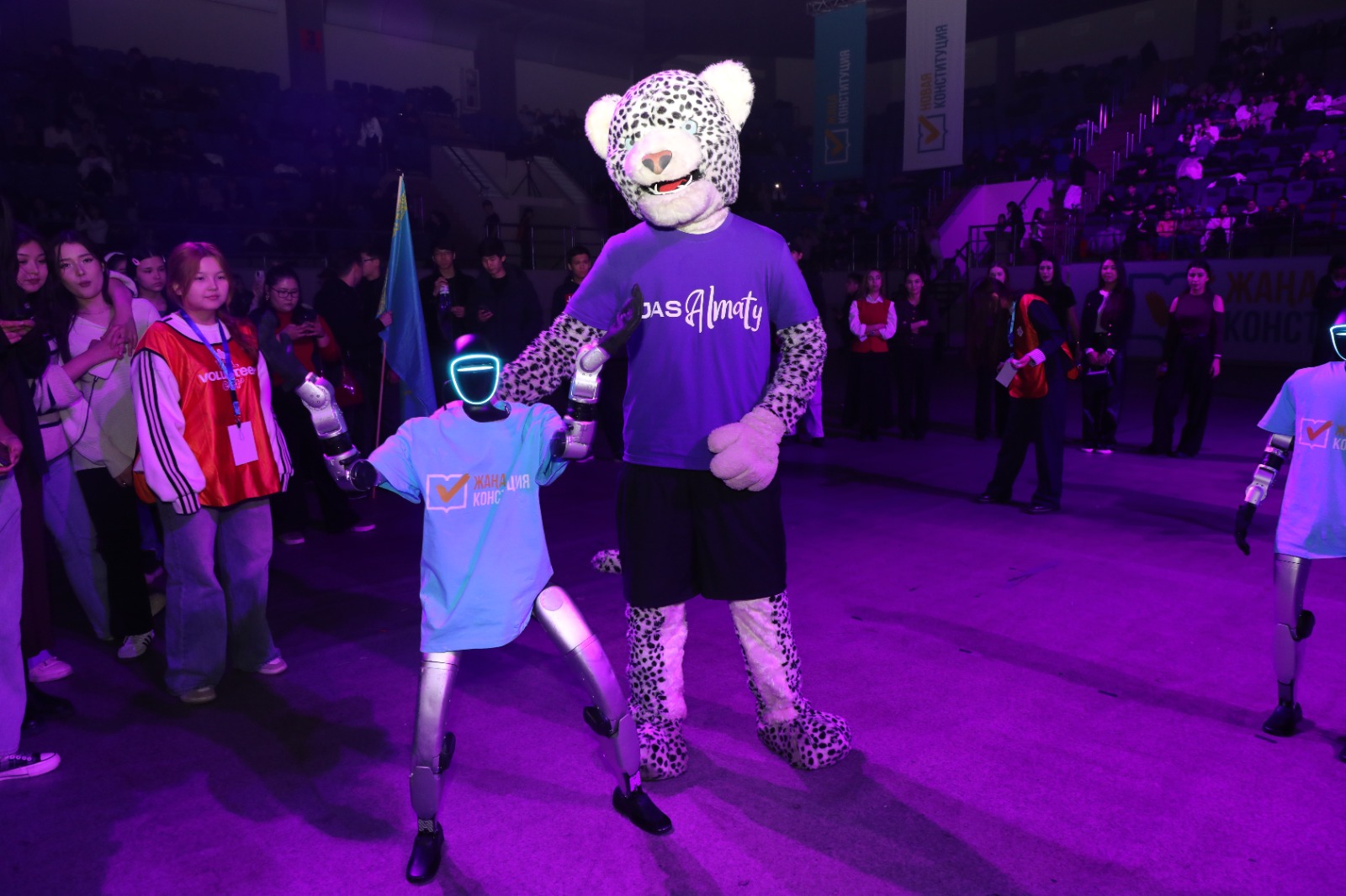 Алматыда Робо-DJ мен Робо-бишілердің қатысуымен референдумды қолдауға бағытталған ауқымды концерт өтті