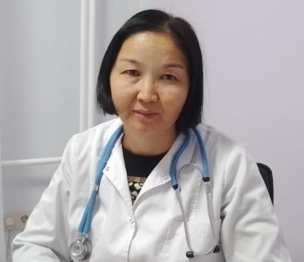 Дәрігерлік жолындағы 30 жылында еңбек кітапшасында тек екі жазба ғана бар