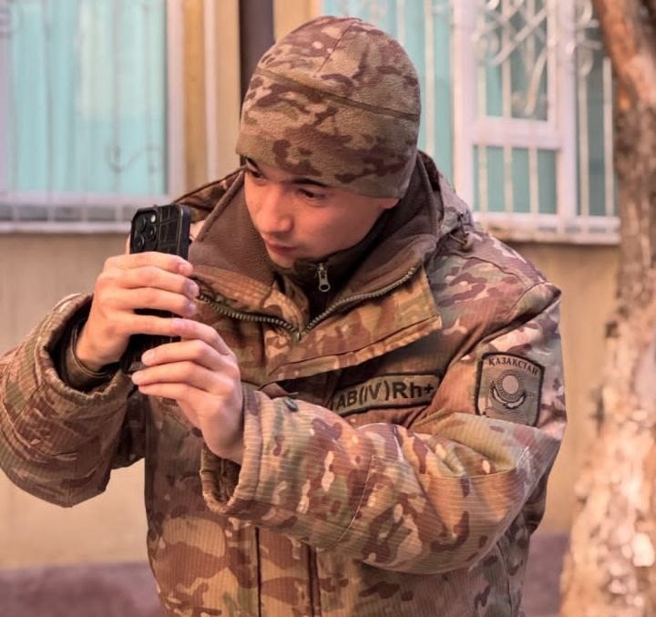Workout әуесқойы: Ұлттық ұлан сарбазы әскери өмірді камерамен көрсетіп жүр