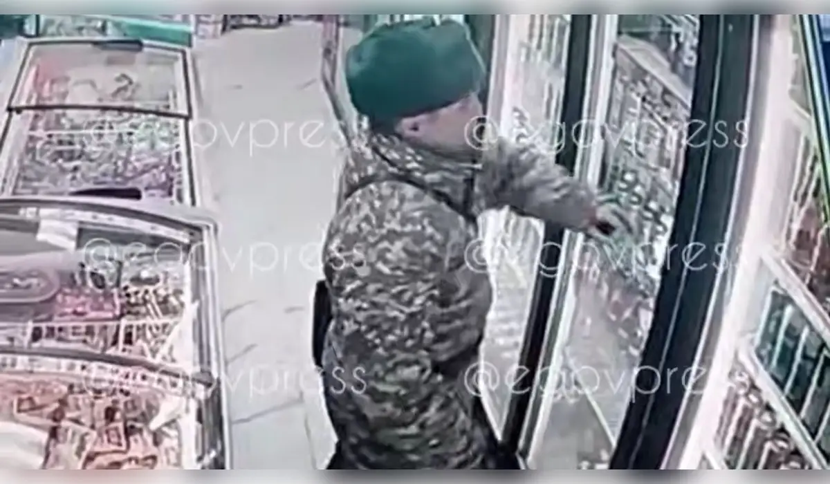 Алматыда дүкеннен сыра алып, ақысын төлемей кеткен әскери формадағы ер адамға қатысты тексеру басталды
