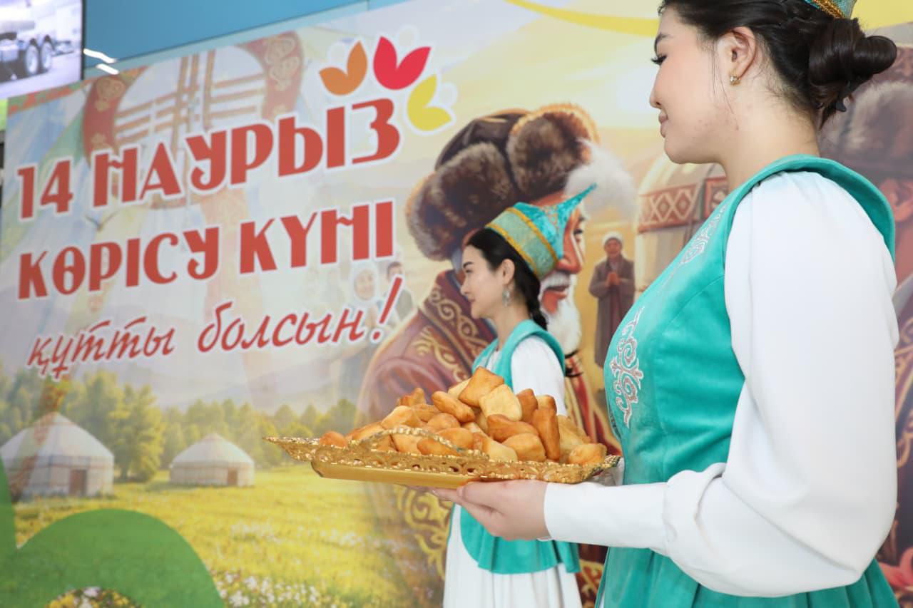 Алматы халықаралық әуежайында Көрісу күніне арналған мерекелік акция өтті