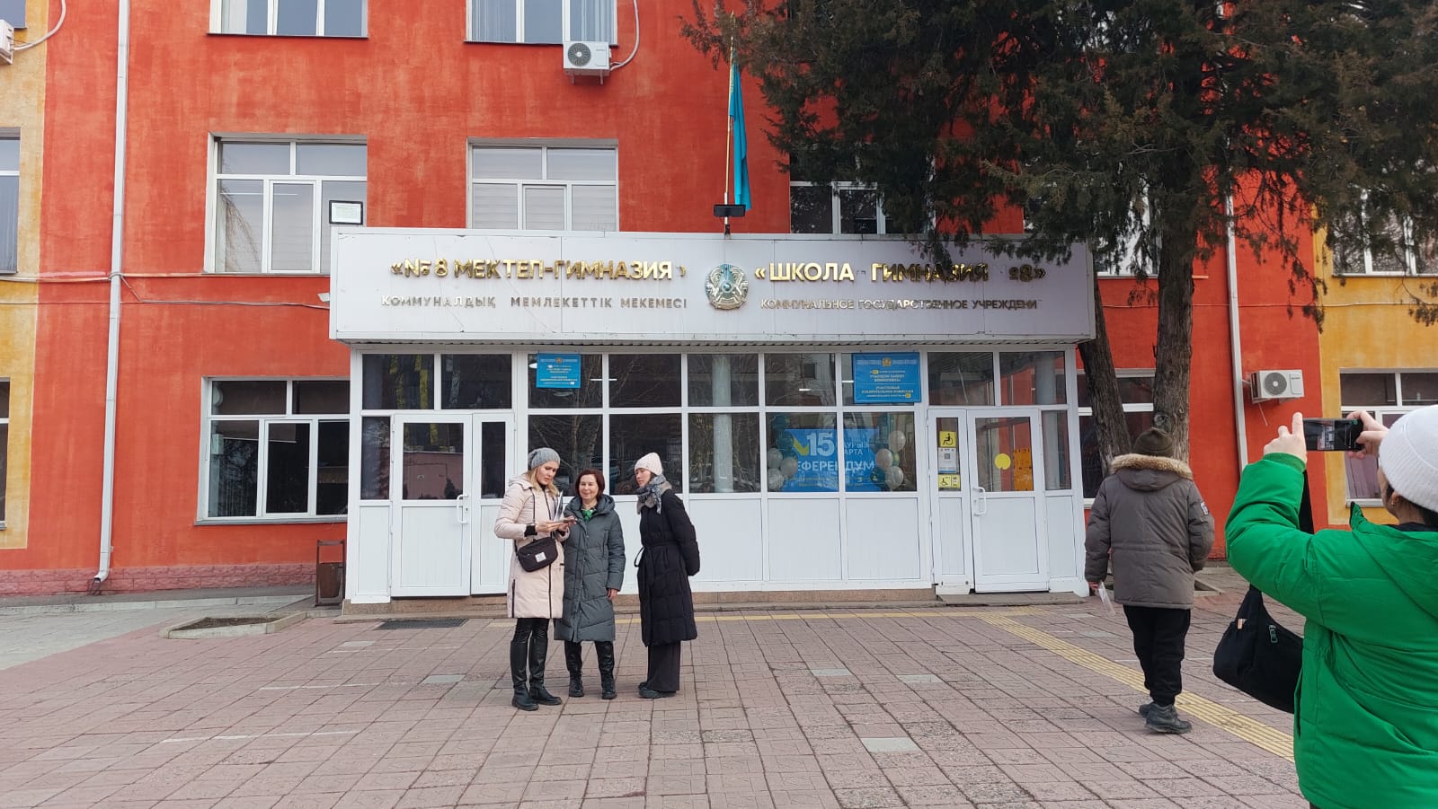 Алматыда жалпыұлттық референдум басталды: 653 сайлау учаскесі ашылды