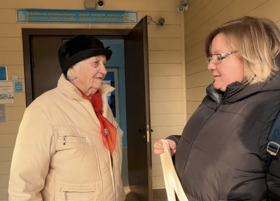 Алматының Алмалы ауданындағы 90 жастағы құрдастар референдумда дауыс берді