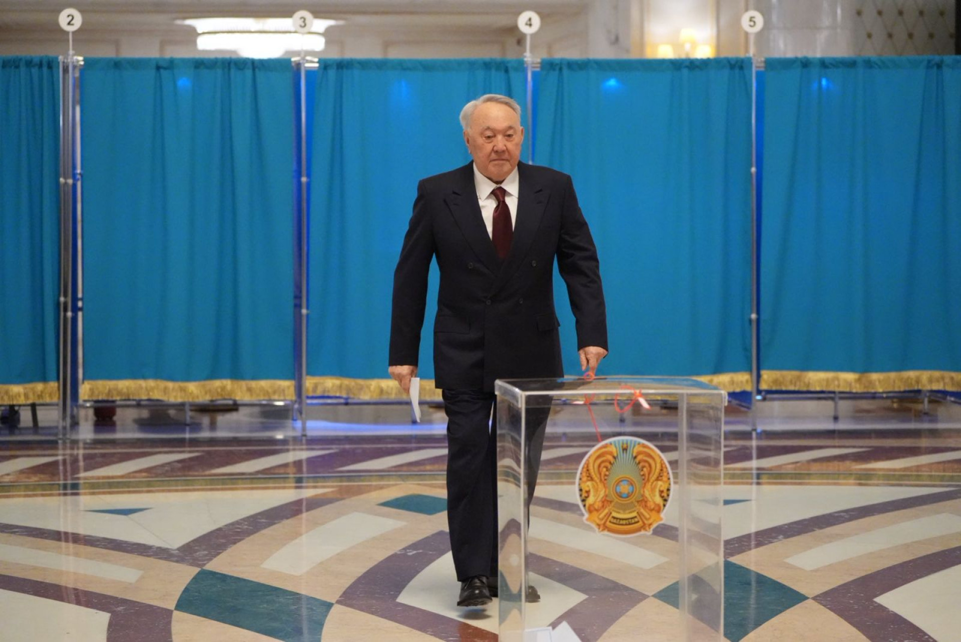 Нұрсұлтан Назарбаев референдумда дауыс берді