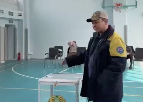 Алматы метрополитенінің қызметкерлері мен отбасы мүшелері референдумға қатысты