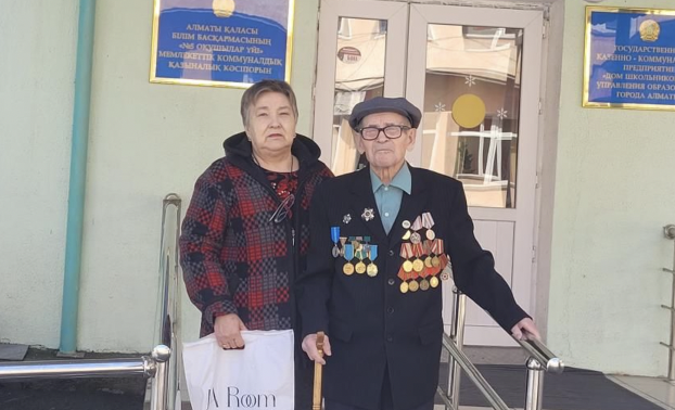 Ұлы Отан соғысының 100 жастағы ардагері Алматыда референдумға қатысты