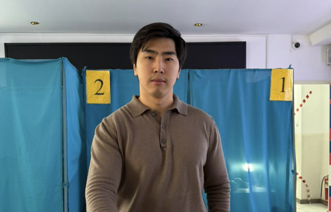 Nomad Fighting ұйымының президенті Мұхамеджан Қонысбеков референдумда дауыс берді