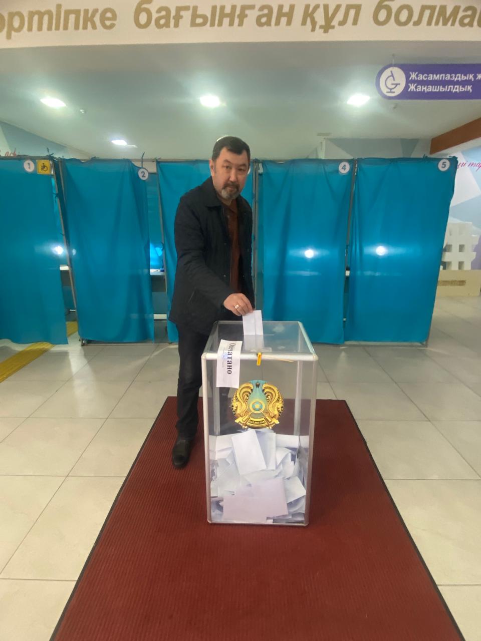 Актер Жомарт Зейнәбіл ел болашағы үшін дауыс берді