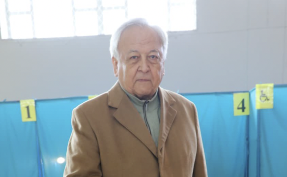 Қазақстан Жазушылар одағының төрағасы Мереке Құлкенов те өз таңдауын жасады