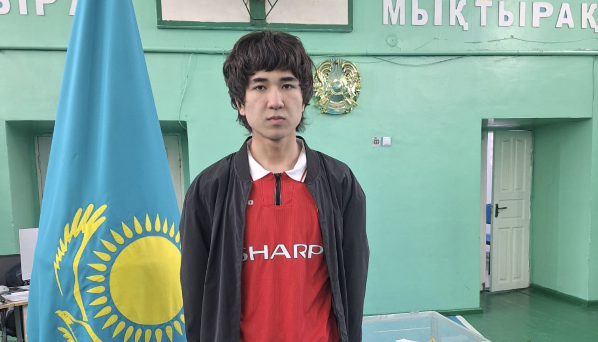 «Бүгін мен алғаш рет дауыс бердім»: Алматыдағы референдумда 18 жастағы НЗМ оқушысы әсерін бөлісті