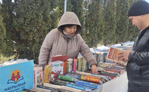 Алматыда референдум аясында буккроссинг акциясы өтті