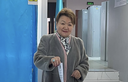 Алматыда ардагерлер қозғалысының белсендісі референдумда дауыс берді