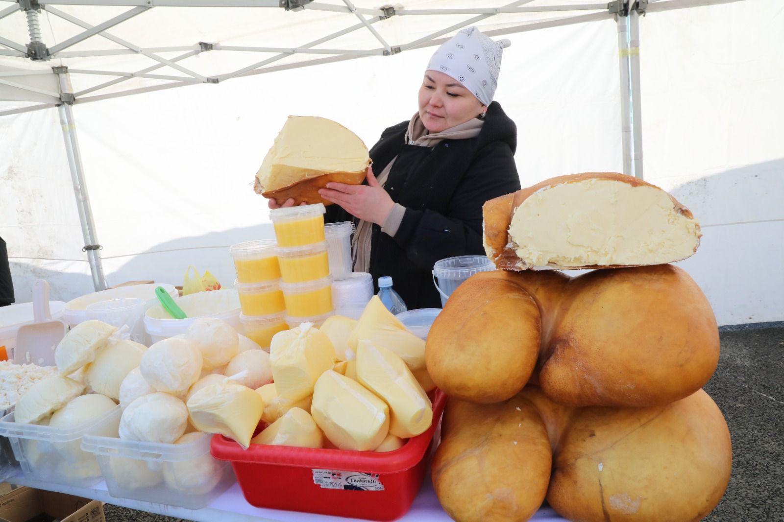 24 жәрмеңке және мыңдаған келуші: алматылықтар дауыс беруді саудамен ұштастырды
