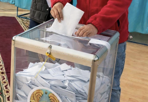 Учаске жабылар сәтте: алматылық соңғы минутта келіп дауыс берді