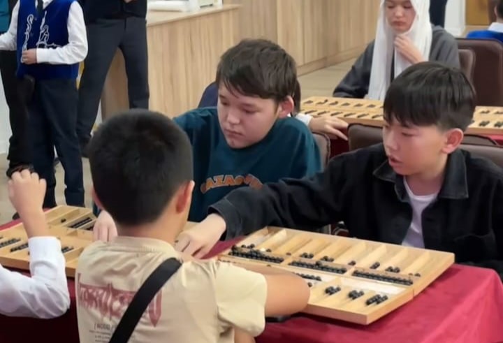 Алматыда тоғызқұмалақ ойнайтындар көбейіп келеді