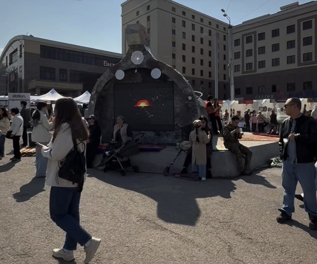 Дәстүрдің экологиялық бейнесі: Алматыда қайта өңделген материалдардан жасалған ер-тоқым көрсетілді