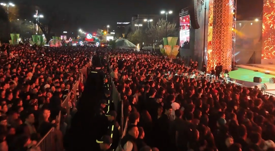 «Жұлдызды Алматы»: Астана алаңында Наурызға арналған мерекелік концерт өтті