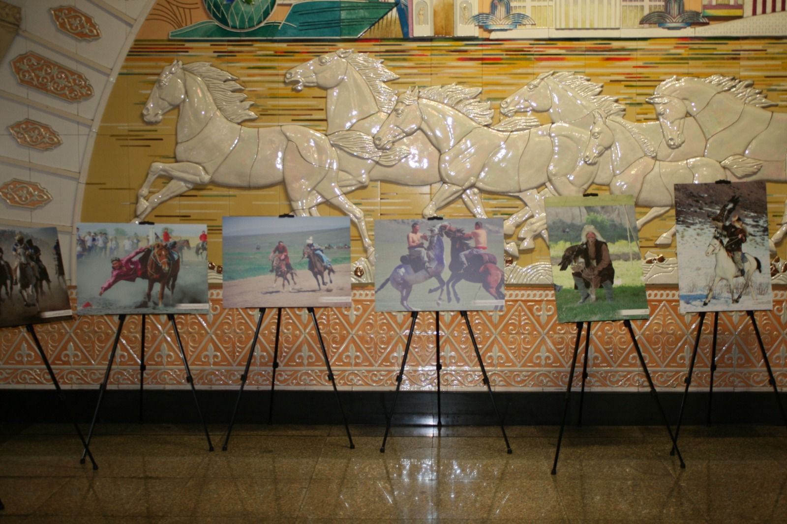 Алматы метрополитенінің бекеттерінде концерттер мен фотокөрмелер өтіп жатыр