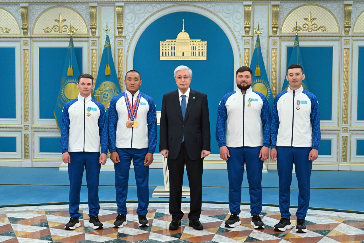 Тоқаев паралимпиада чемпионы Ербол Хамитовты “Барыс” орденімен марапаттады