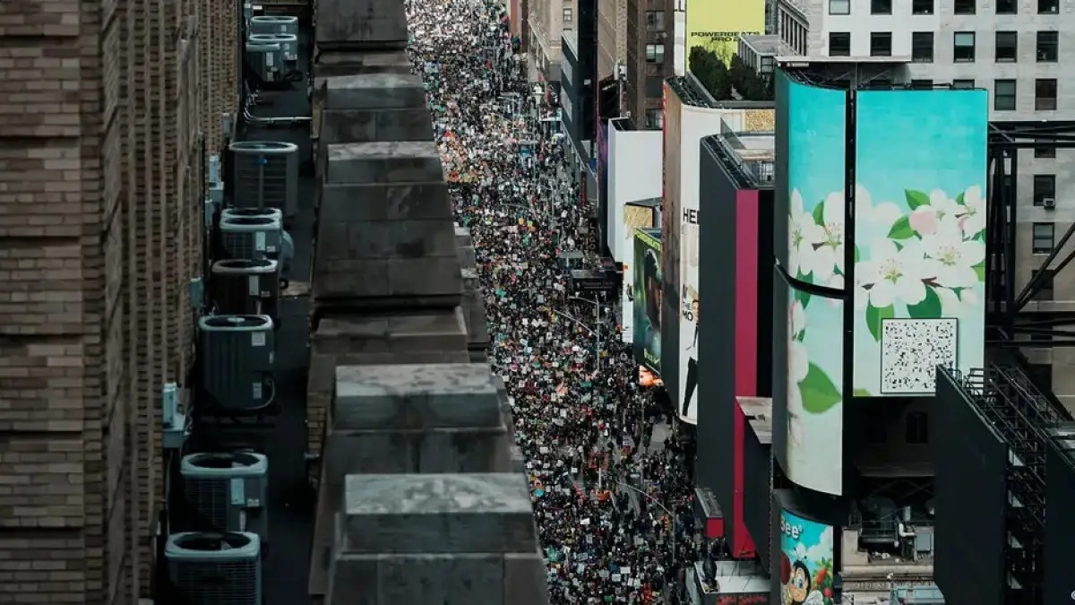 АҚШ-та Трамп саясатына қарсы «No Kings» шеруі өтті