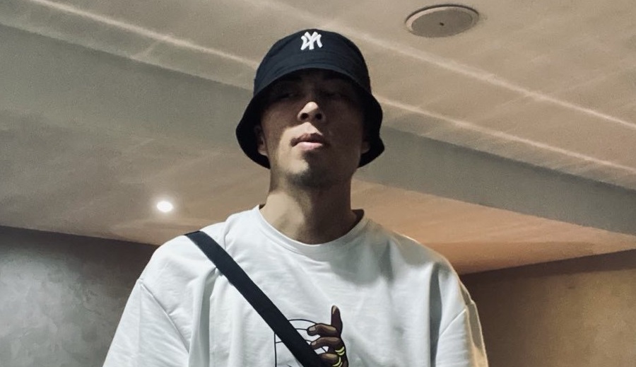 Есірткімен ұсталған танымал рэпер көше тазалап жүр