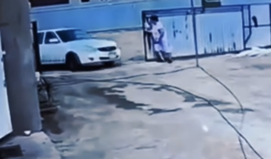 Атырауда әйел полицейден қашқан ұлына көмектескен - видео 