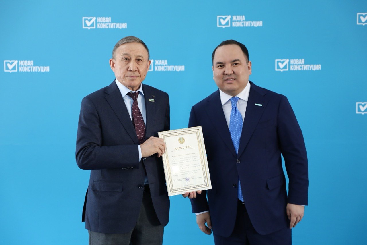 Ахметбек Қоңырбаев Президент Алғыс хатымен марапатталды
