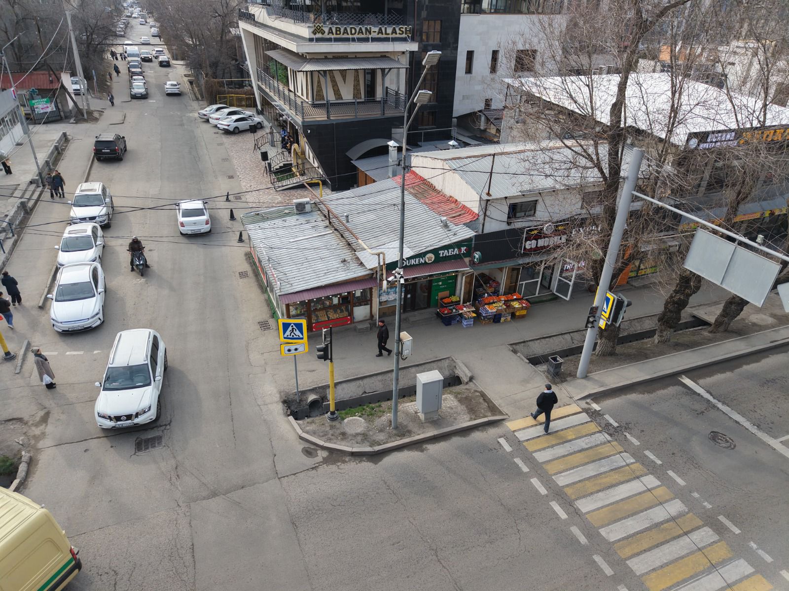 Алматыда заңсыз сауда нысандары сүрілді