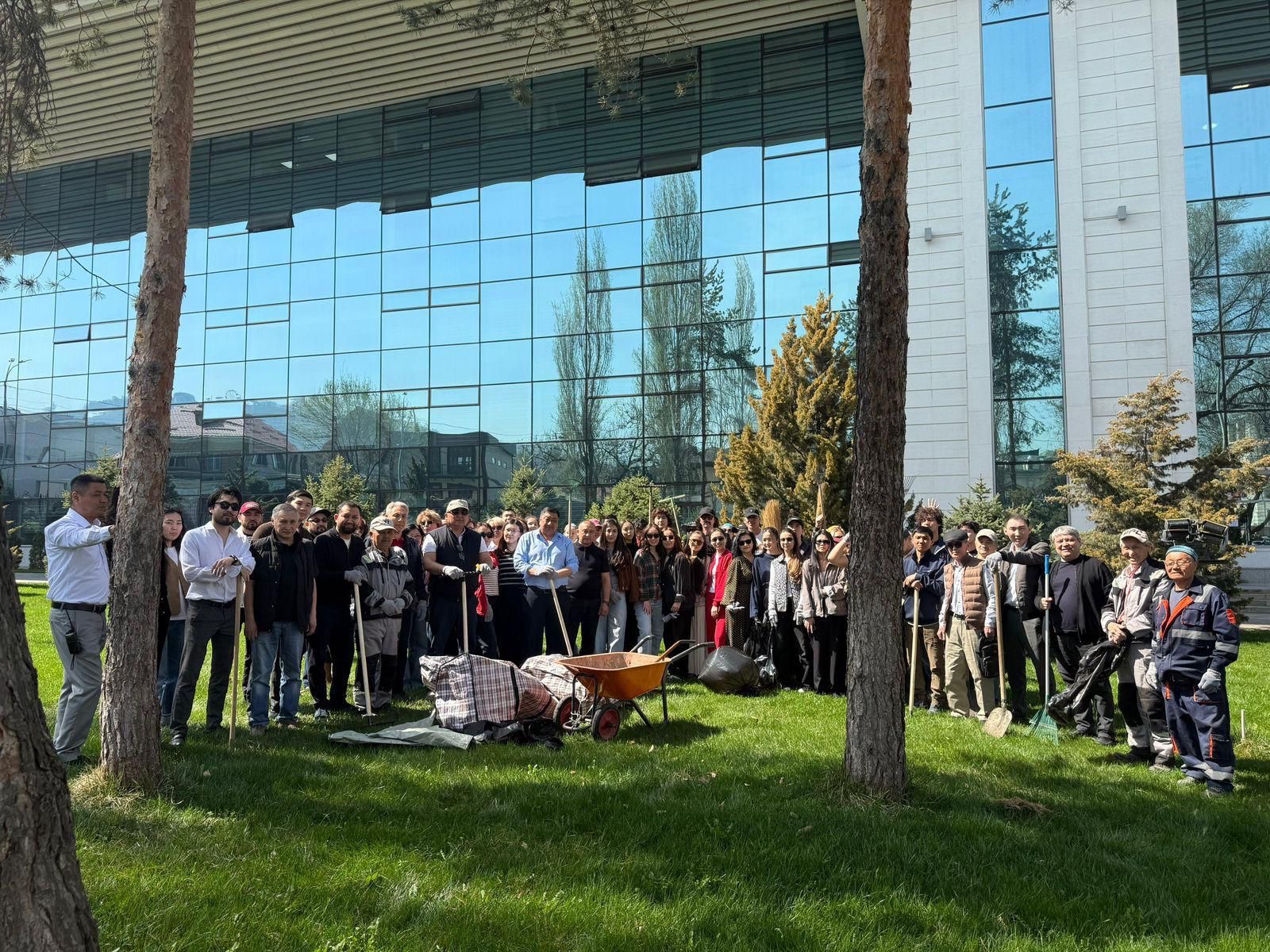 Қала тазалығы – ортақ жауапкершілік: Алматыда мәдениет саласының өкілдері сенбілікке белсенді қатысты