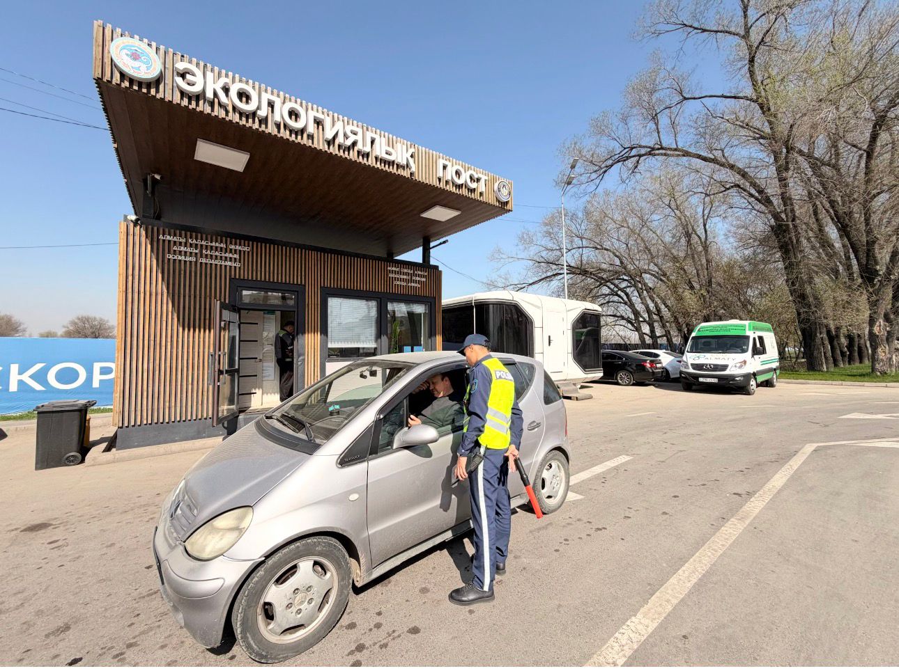Алматыда автокөліктерді тексеру барысында шығарындылардың шекті нормадан асып кету деректері анықталды