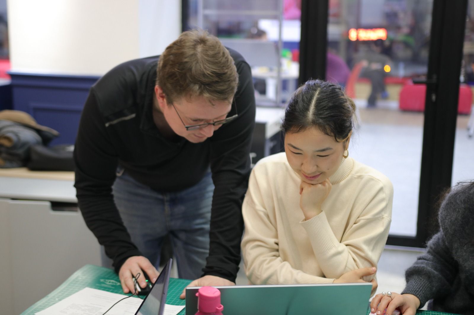 Алматыда AI Engineering бағдарламасының жаңа легі басталады: оқушылар жасанды интеллект пен жобалар жасайды