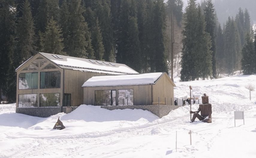 Алматы тауларындағы экоакция: қоқыс жинап, кофе ал