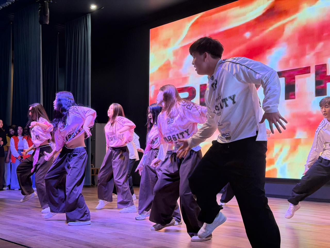 3 мыңнан астам өтінім: Алматыда JAS GALA ауқымды студенттік шығармашылық фестивалі басталды