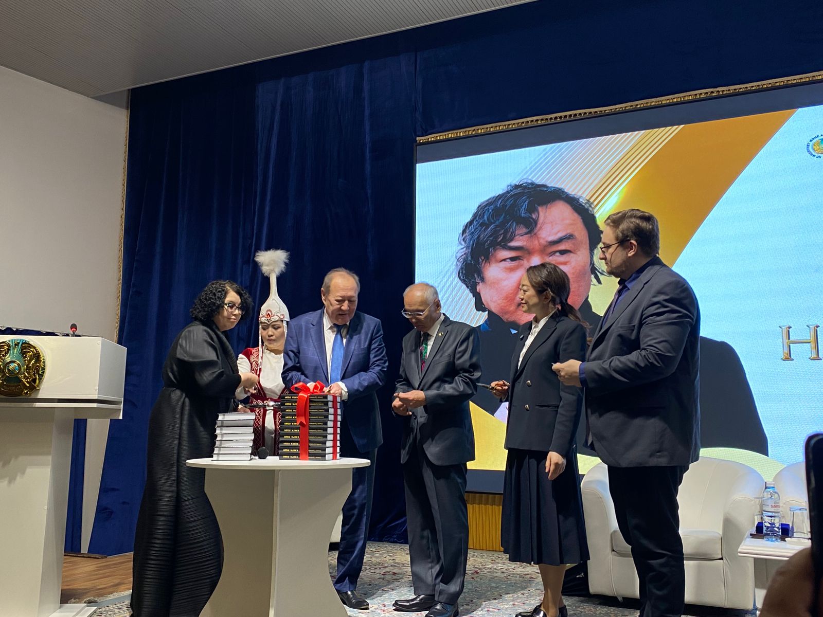 Отты жырдың оғланы: Ақын Олжас Сүлейменов 90 жаста