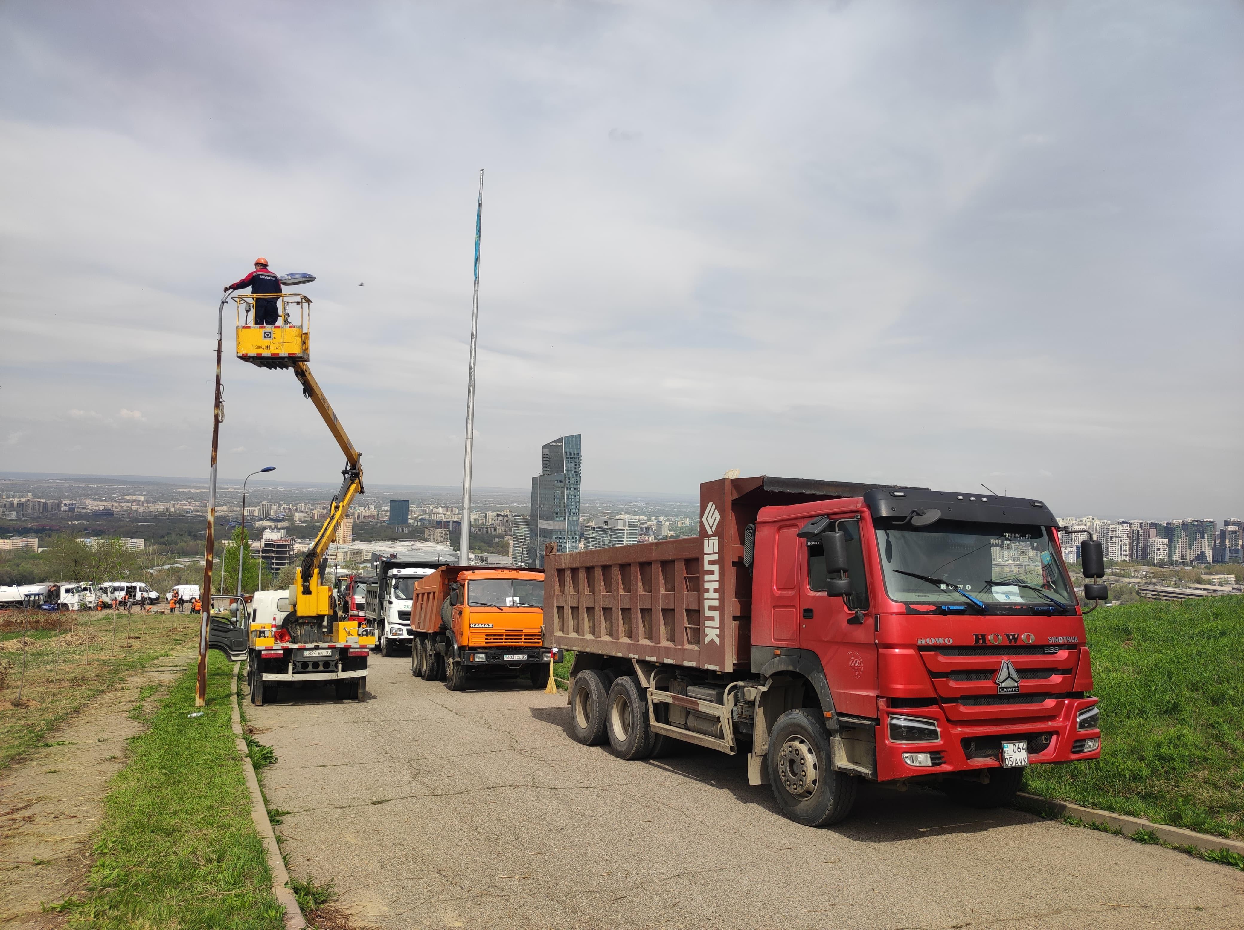 Алматыда трамплин маңында жүздеген тұрғын қатысқан сенбілік ұйымдастырылды