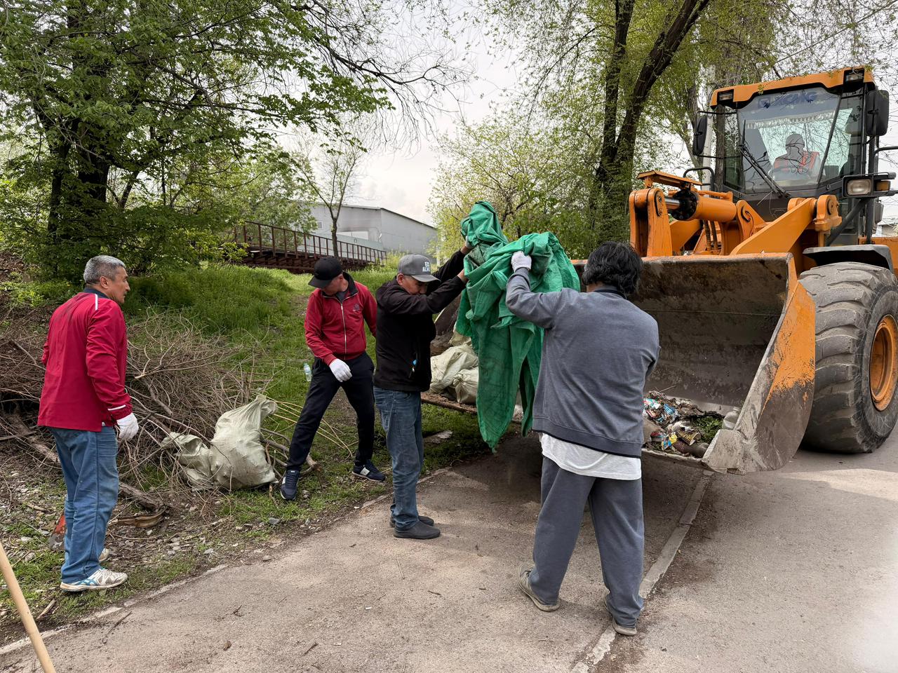 Сенбілік барысында Eco Almaty қызметкерлері 25 текше метрден астам қоқыс шығарды