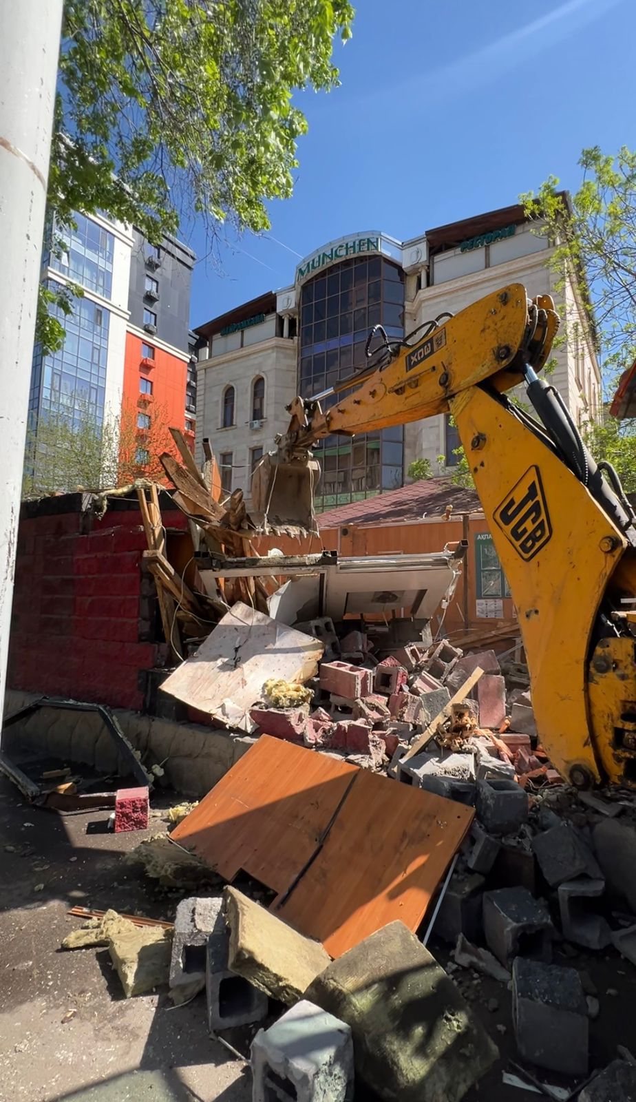 Алматыда кезекті заңсыз нысан сүріліп жатыр