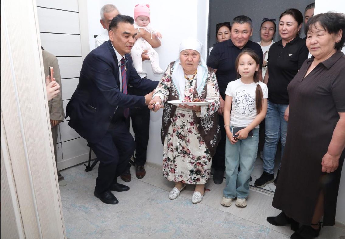 ПРЕЗИДЕНТ ТАБЫСТАҒАН ПӘТЕРЛЕРГЕ ЖАС ҒАЛЫМДАР ҚОНЫСТАНДЫ