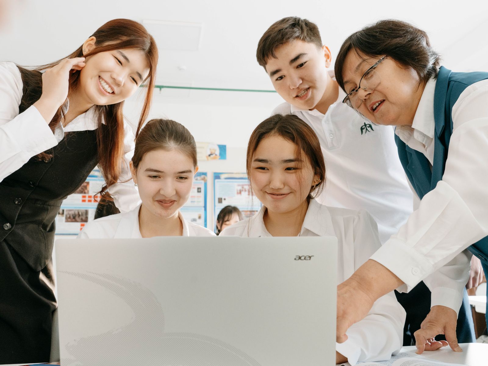 Қазақстанда білім беру саласына ЖИ енгізу бойынша әлемдегі ең ауқымды жобалардың бірі іске қосылды