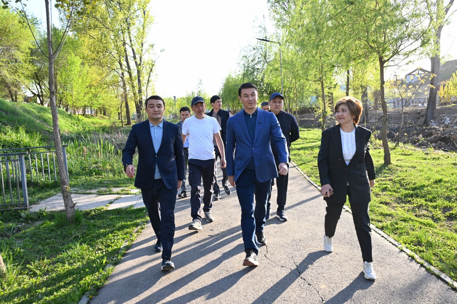 Алматы әкімі Жетісу ауданындағы көріктендіру жобаларымен танысып, бизнестің қатысуын күшейтуді тапсырды